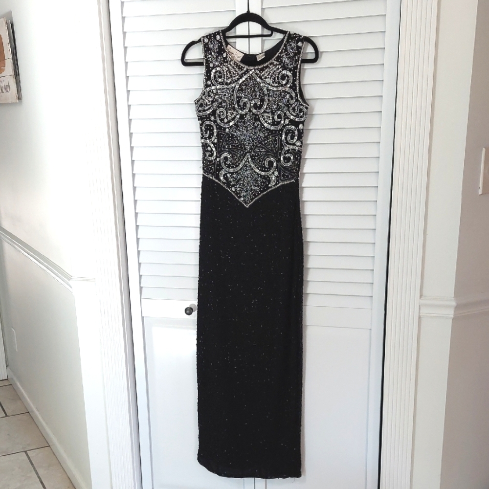 Laurence Kazar Gown, SILK, Size S, Maxi, Sleeveless, B&W Beaded, Zip Back, Lined